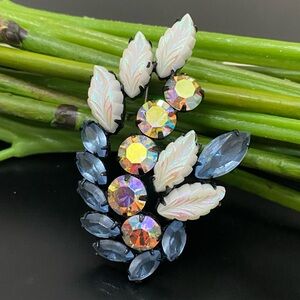Vintage Unsigned Blue/White AB Acrylic Leaves Rhinestones Juliana Style Brooch